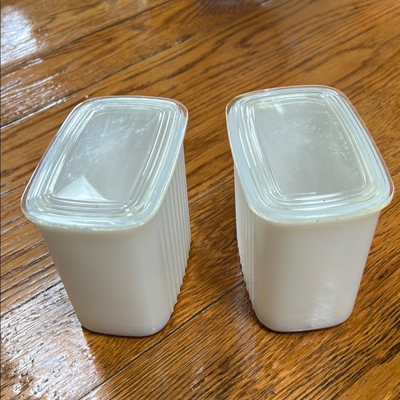 Hazel Atlas vintage milk glass refrigerator dishes. Plastic lids included. - Picture 1 of 11